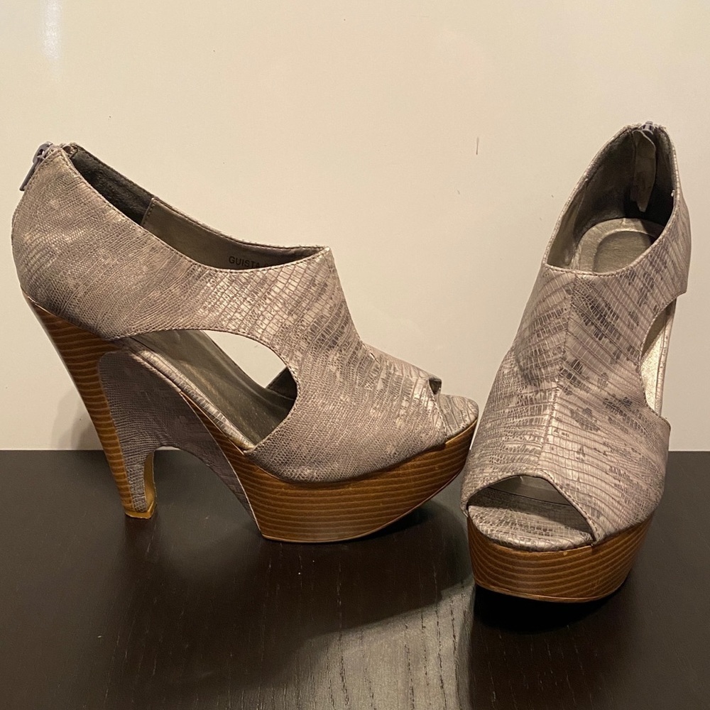 Gomax Silver Snake Print Stacked Modern Platforms - Picture 2 of 12
